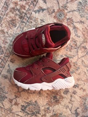 5C Burgundy Nike Toddler Huarache Slip On Sneakers